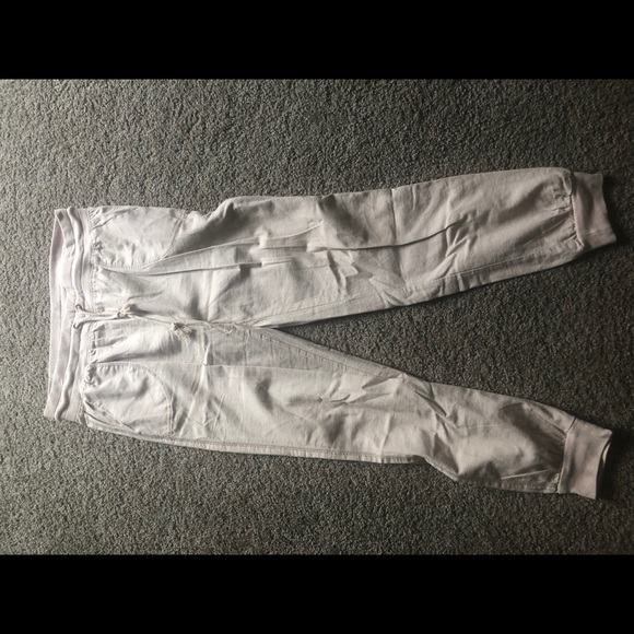 Woman’s pants - Picture 1 of 6